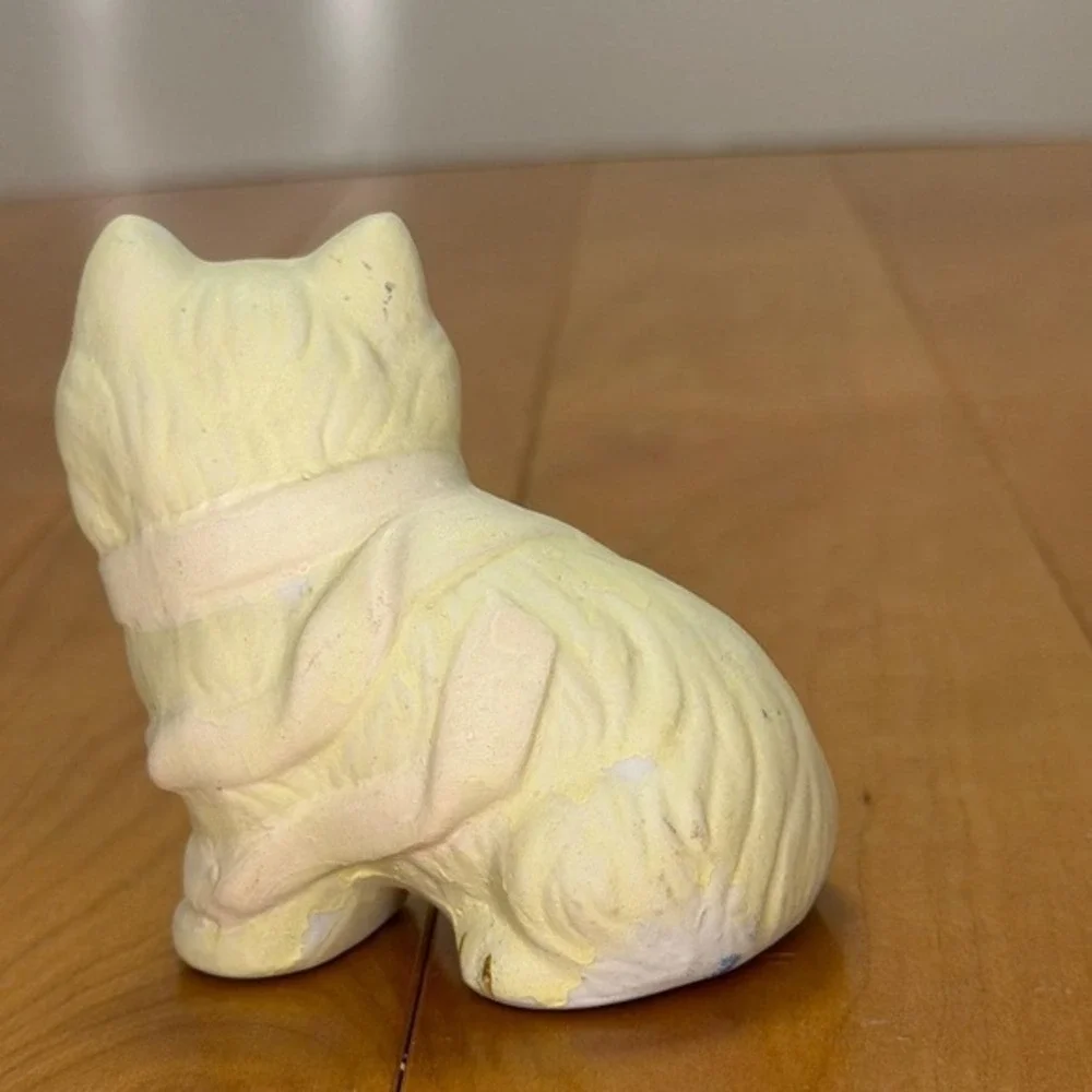 Vintage ST Cat Figurine – Pale Yellow Kitten w/ Blue Eyes Chalkware Style 3